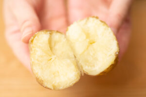 ジャガイモの最適な茹で時間は？茹で方別に簡単レシピも紹介